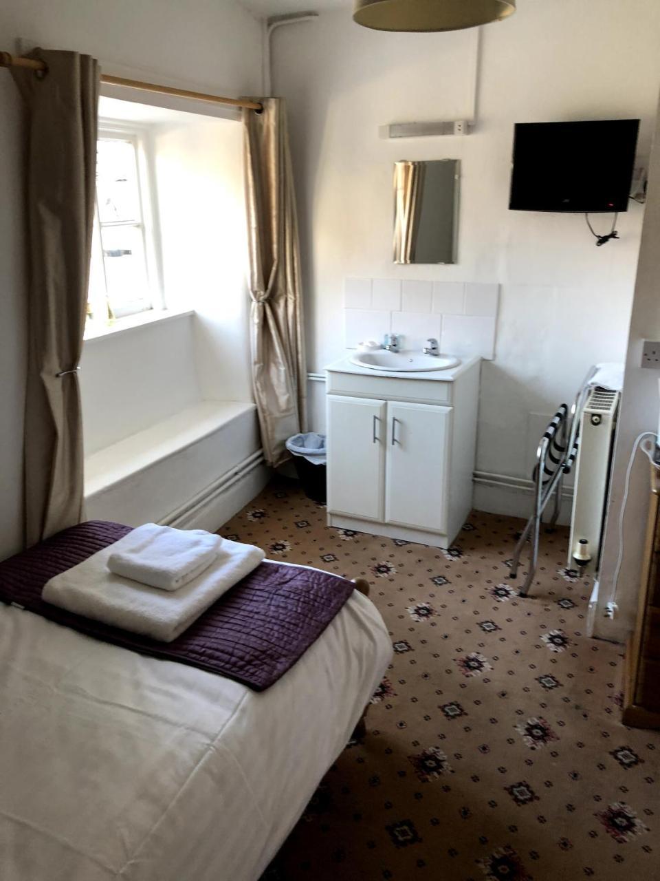 The Britannia Inn Sherborne  Εξωτερικό φωτογραφία