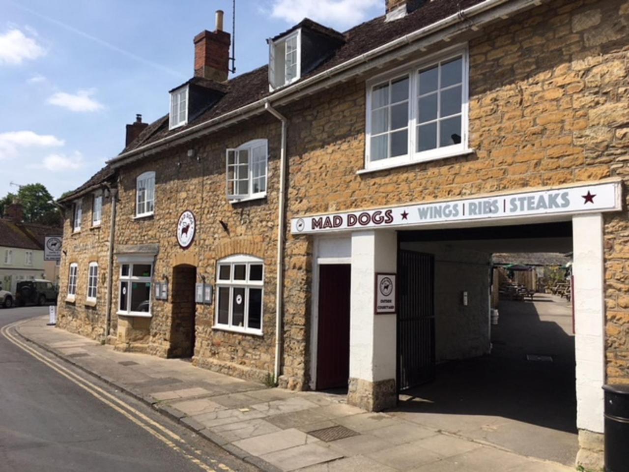 The Britannia Inn Sherborne  Εξωτερικό φωτογραφία